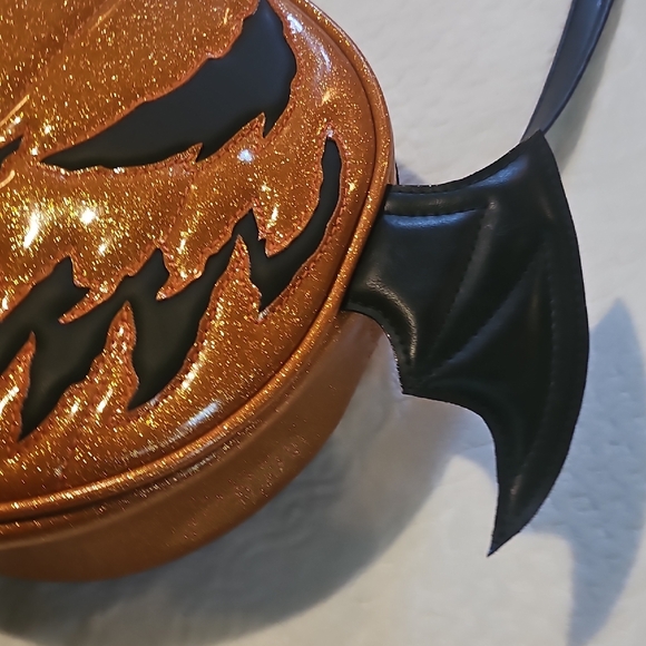 Pain & Stitches Pumpkin Bat Crossbody Bag - Picture 4 of 8